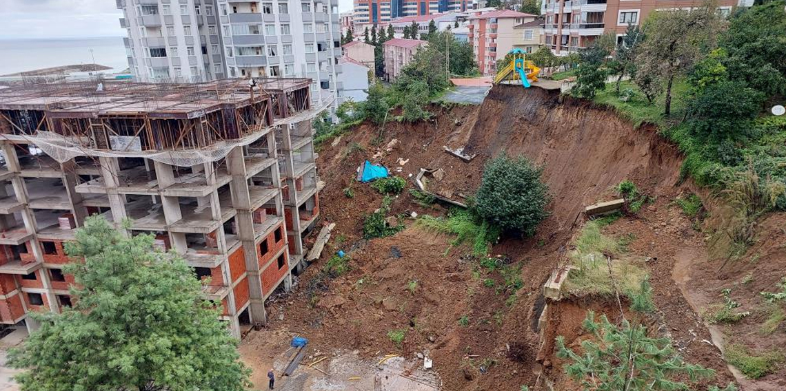 Rize'de heyelanı duyan vatandaş o anları anlattı