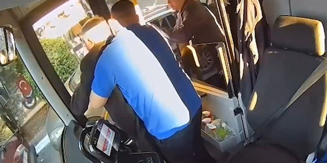 Otobüs şoförü, nefesi kesilen emekli öğretmeni kurtardı