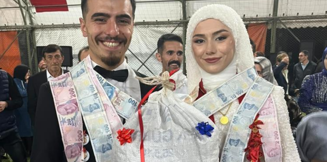 Giresun’da düğünde altın yerine bir çuval fındık taktılar