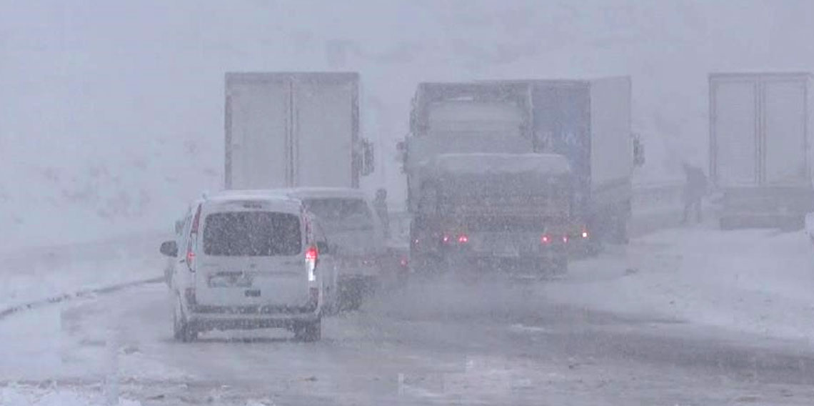 Kop Dağı Geçidi yeniden beyaza büründü