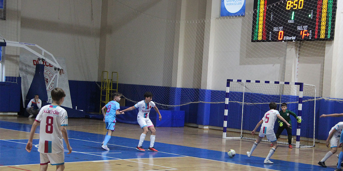 Okul sporları futsal şampiyonası heyecanı sürüyor