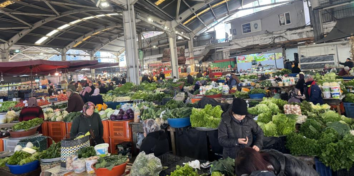 Halk pazarında fiyatlar aynı kaldı