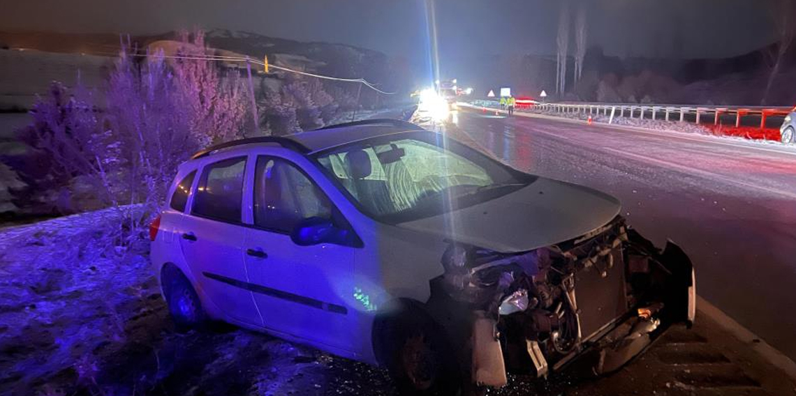 Çorum'daki iki ayrı trafik kazasında 3 kişi yaralandı