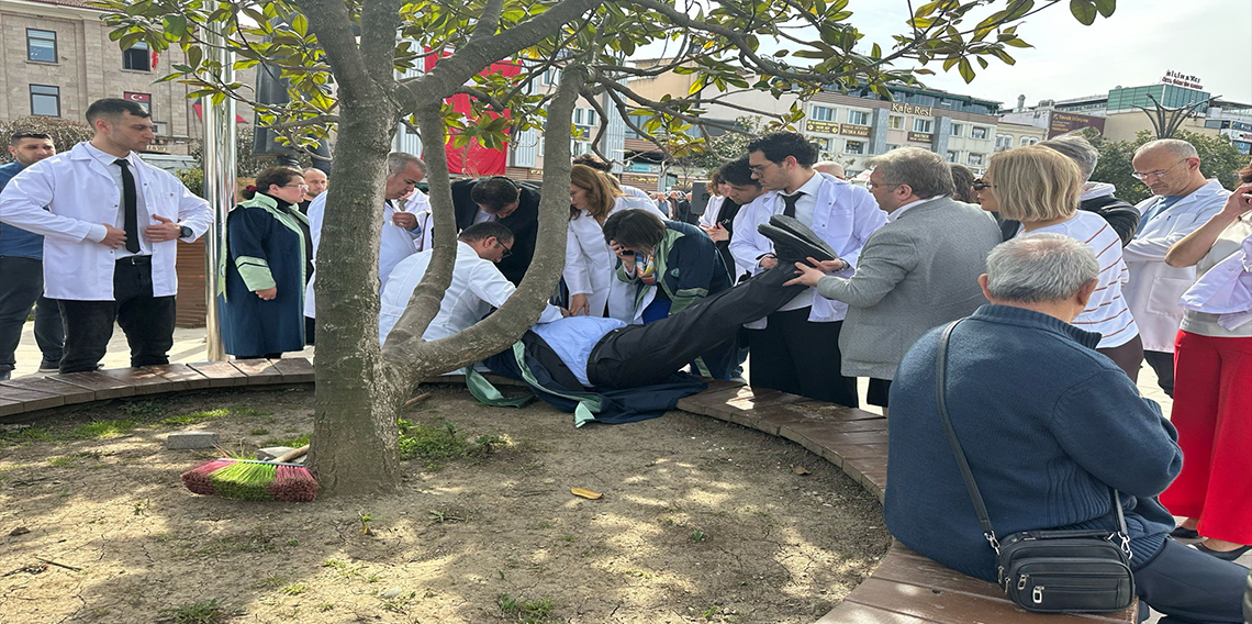 Giresun'da 14 Mart Tıp Bayramı töreninde Tıp Fakültesi Dekanı Ağar baygınlık geçirdi