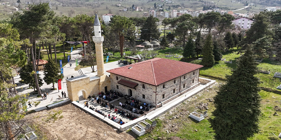 600 yıllık tarihi cami restorasyonun ardından ibadete açıldı