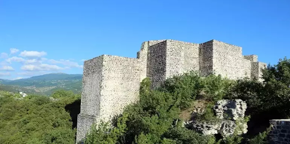 Niksar Kalesi Ziyareti İçin Kalınacak Yerler