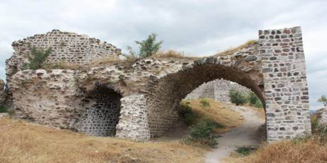 Niksar Kalesi Yakınlarında Görülmesi Gereken Yerler