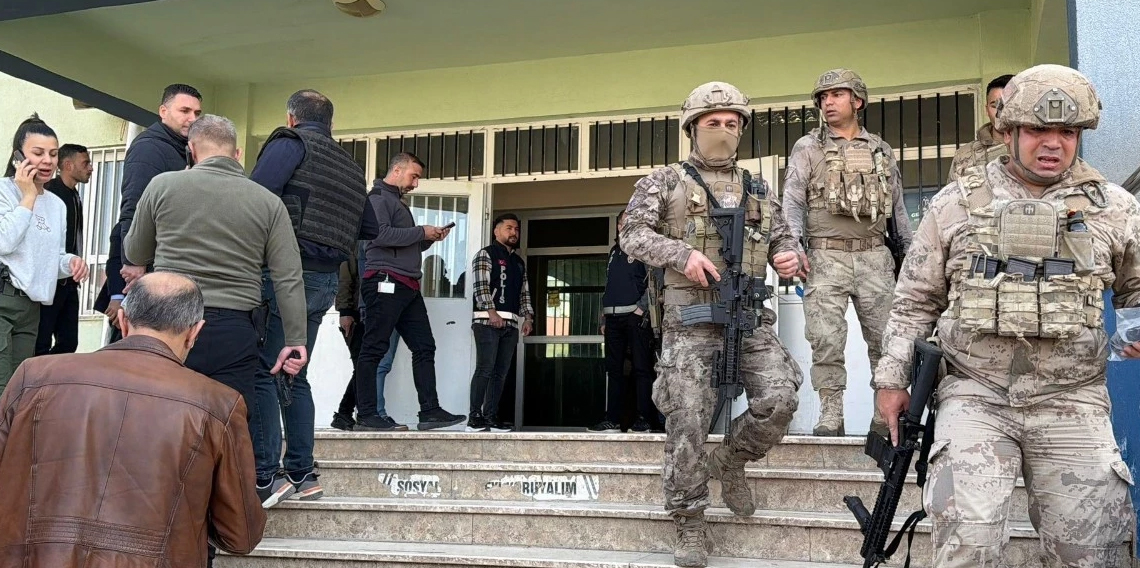 Şanlıurfa'da lisede 13 öğrenciyi yaralayan silahlı saldırgan sosyal medyadan böyle tehdit etmiş