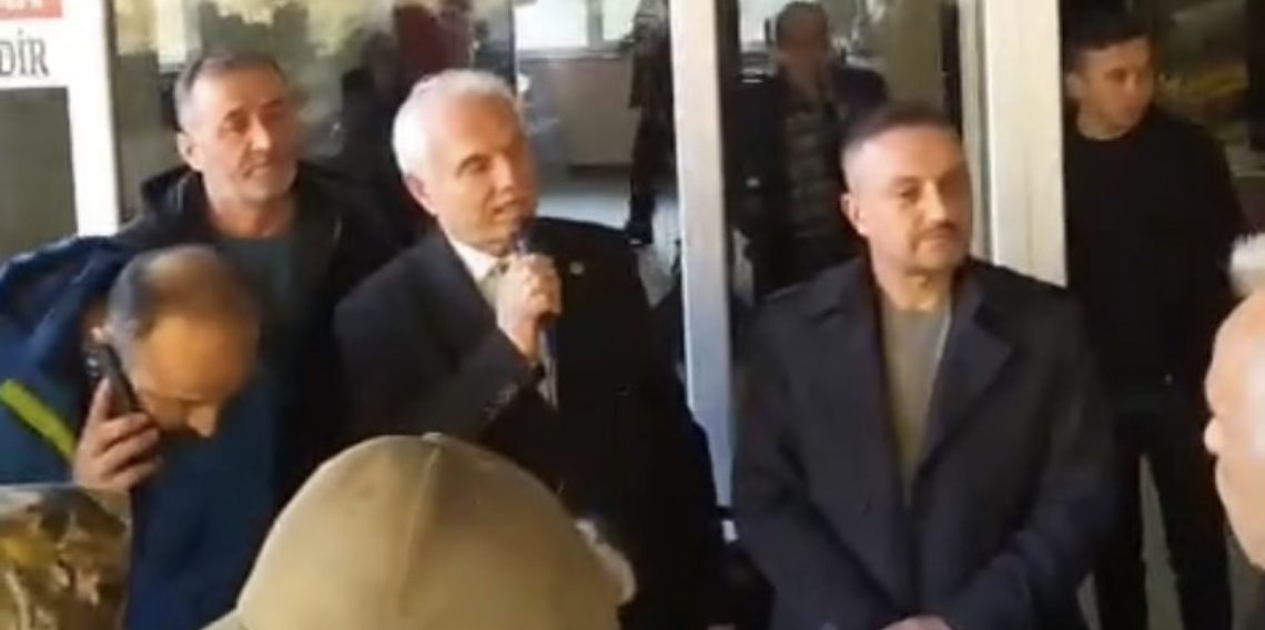 Tirebolu Sekü Köyü’nde Milletvekili Nazım Elmas protestolar nedeniyle konuşamadı