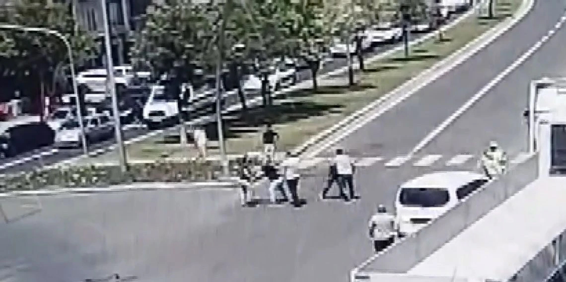 Trafikte ‘niye yavaş gidiyorsun’ kavgası