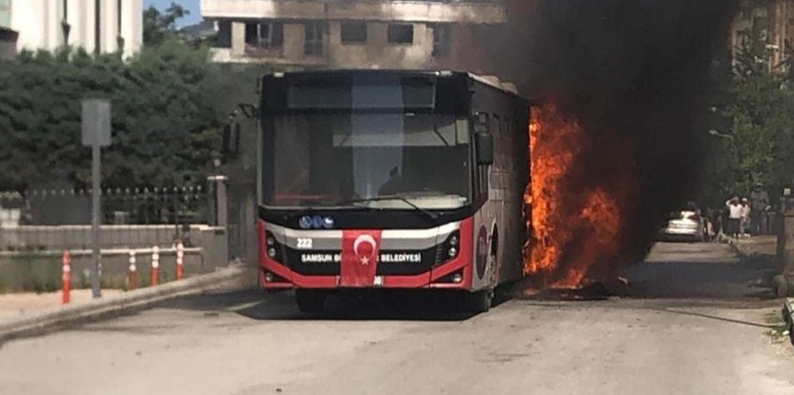 Samsun'da belediye otobüsü alevlere teslim oldu