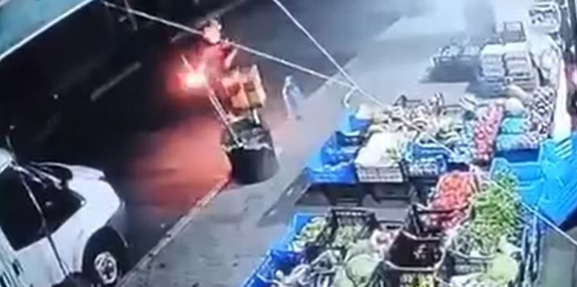 Markete molotoflu saldırı kamerada