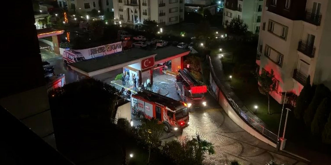 Başakşehir’de site otoparkında araç yangını: Site sakinleri tahliye edildi