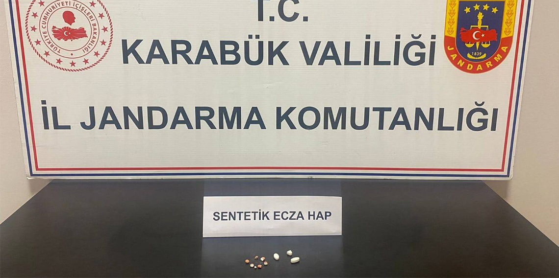  Şüpheli şahsın üzerinden sentetik ecza hap çıktı