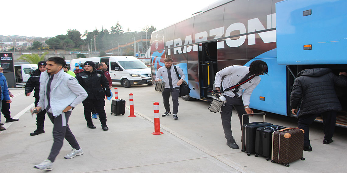 Trabzonspor, Galatasaray maçı için İstanbul'a gitti