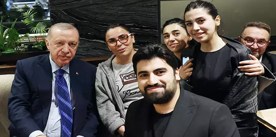 Erdoğan, kafede vatandaşlarla sohbet etti