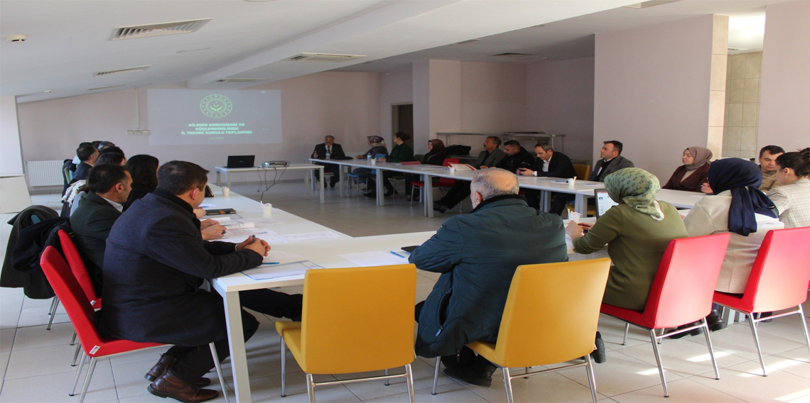 Bayburt'ta ailenin korunması ve güçlendirilmesi konulu toplantı yapıldı