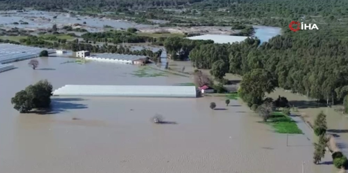 Antalya Kaş’ta seralar sular altında kaldı