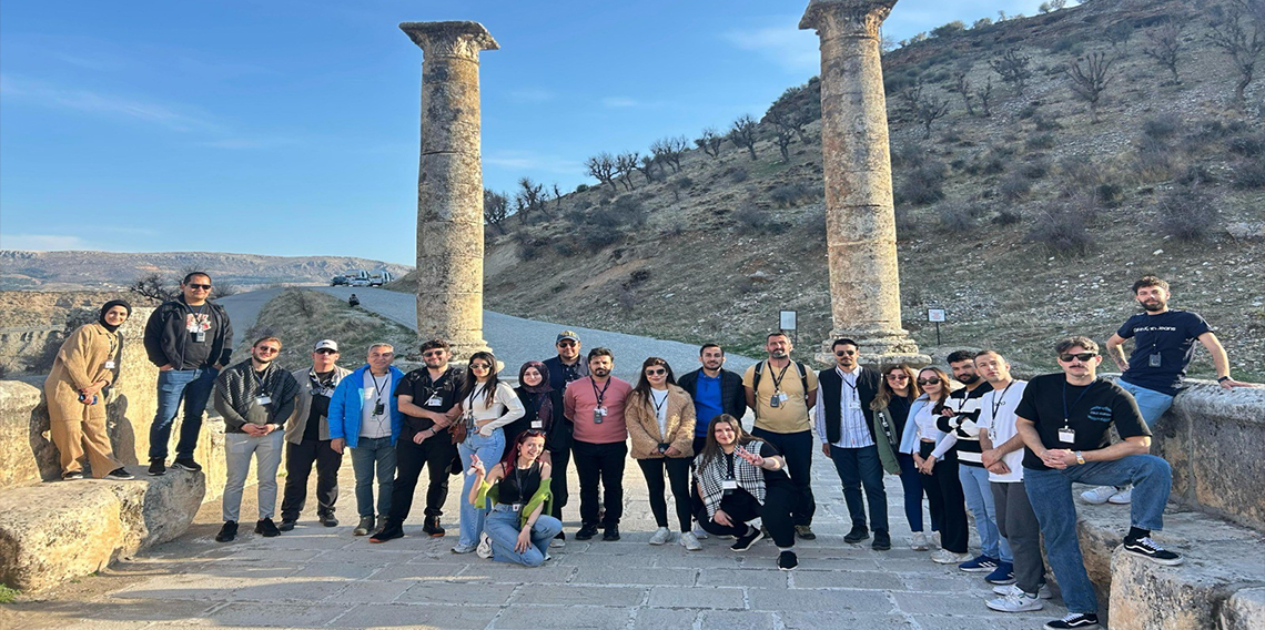 Nemrut Dağı'nın bu yılki ilk misafirleri rehberler oldu