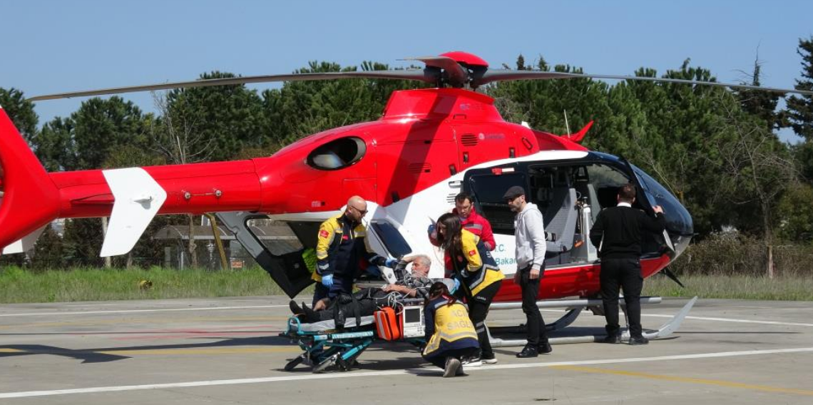 Samsun’da Kalp Krizi Alarmı! 52 Yaşındaki Hasta Ambulans Helikopterle Hastaneye Sevk Edildi