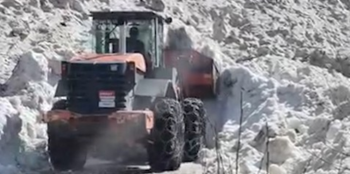 Rize Yaylalarında Kar Seferberliği! 5 Metrelik Karla Kapanan Yollar Tek Tek Açılıyor