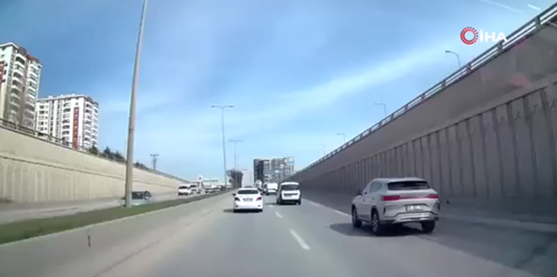 Makas atarken kazaya sebep oldu... O anlar kamerada