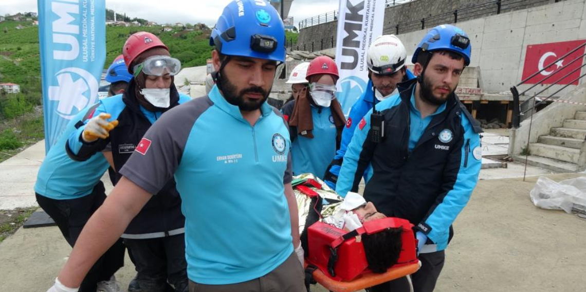 Trabzon'da gerçeği aratmayan deprem tatbikatı