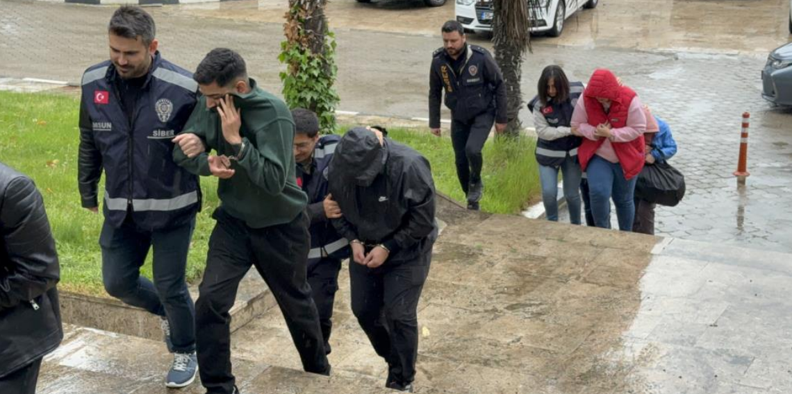 Sahte e-devlet siteleriyle 1,5 milyarlık vurgun yapan 7 kişi adliyeye sevk edildi