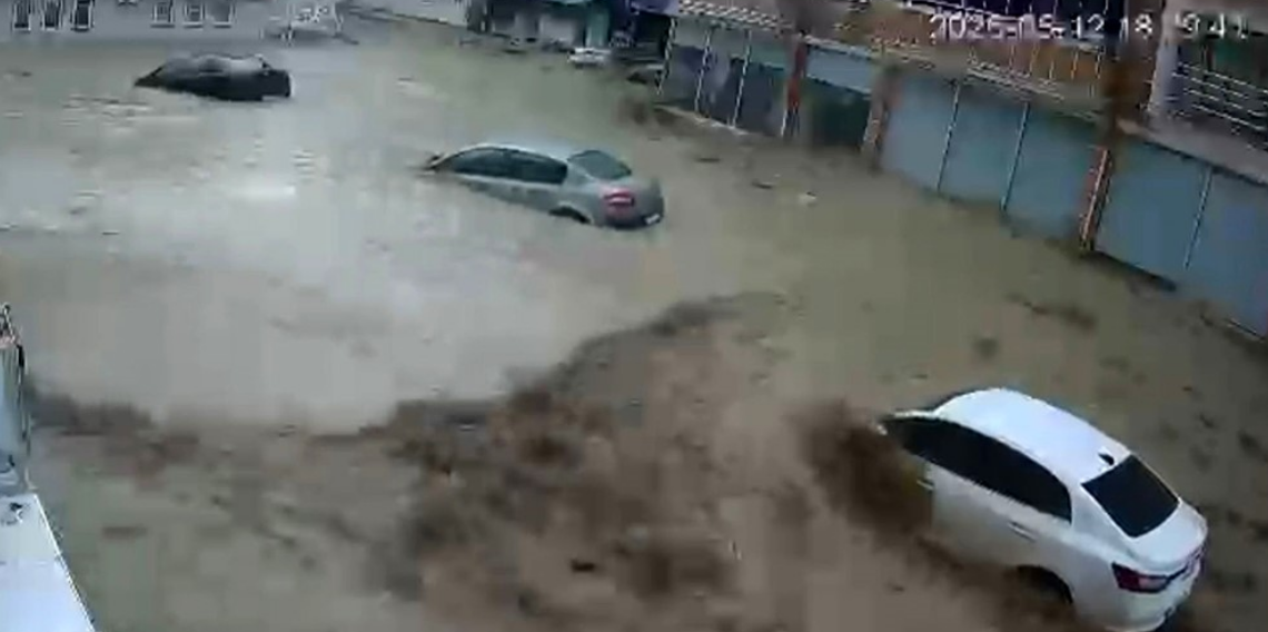 Araçlar böyle sürüklendi, can pazarı yaşandı