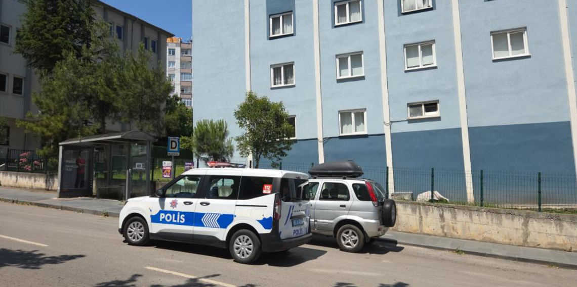 Samsun’da Apartmanın 1. Katından Düşen Adam Yaralandı