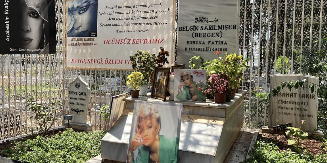 Şarkıcı Bergen, ölüm yıl dönümünde mezarı başında anıldı