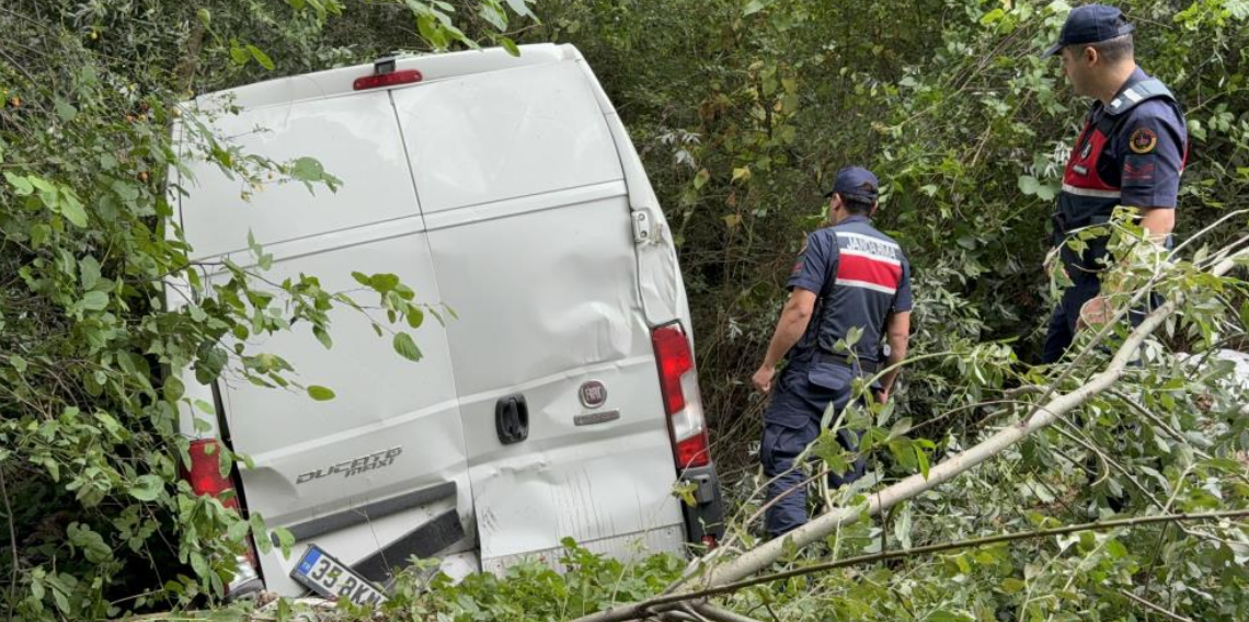 Samsun'da minibüs şarampole yuvarlandı: 