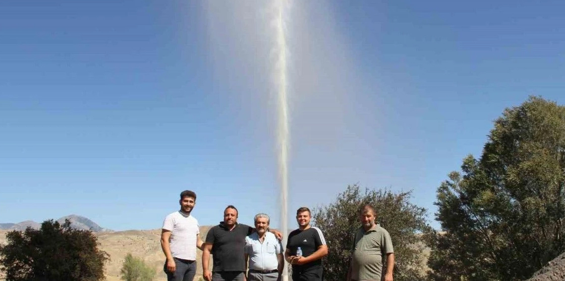Sivaslı çiftçinin petrol sevinci su sevincine dönüştü