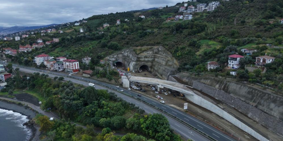 Trabzon'da yapımı süren Güney Çevre Yolu'nda ilk tünelde ışık görüldü