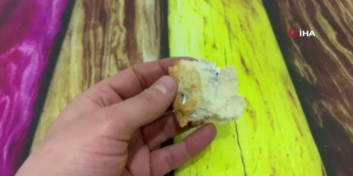 Bu kadarına Pes! Ekmeğin içinden çıkanı görünce şok oldu