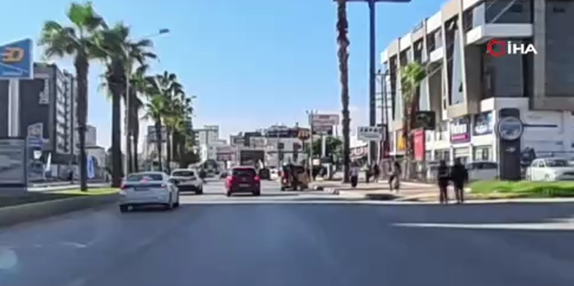 Motosiklet sürücüsü korkunç kazadan yara almadan kurtuldu