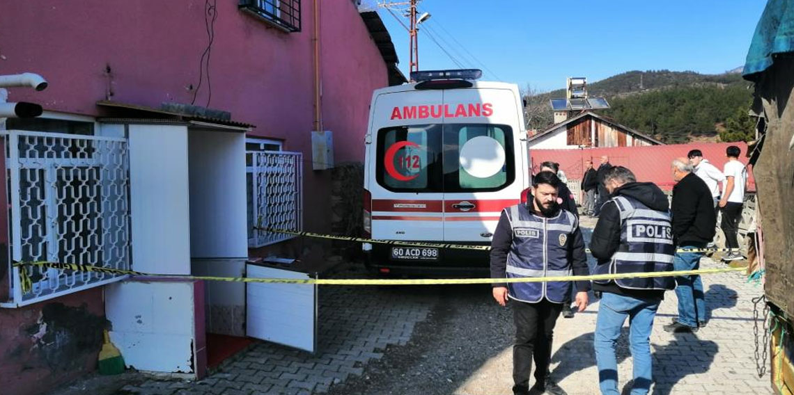 Tokat'ta eşine bıçak çektiği için oğlunu öldürmüş