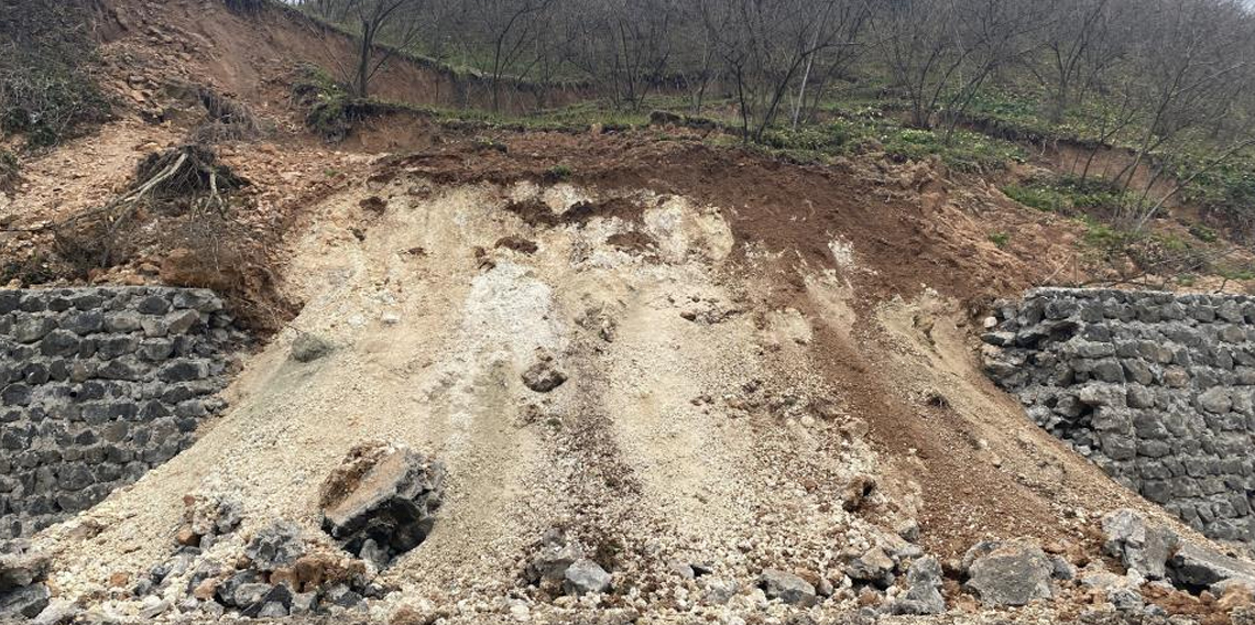 Ordu'da heyelanda istinat duvarı çöktü