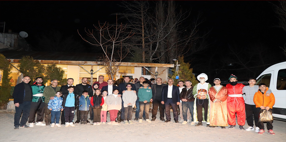Yetim çocuklar için iftar sofrası açtılar