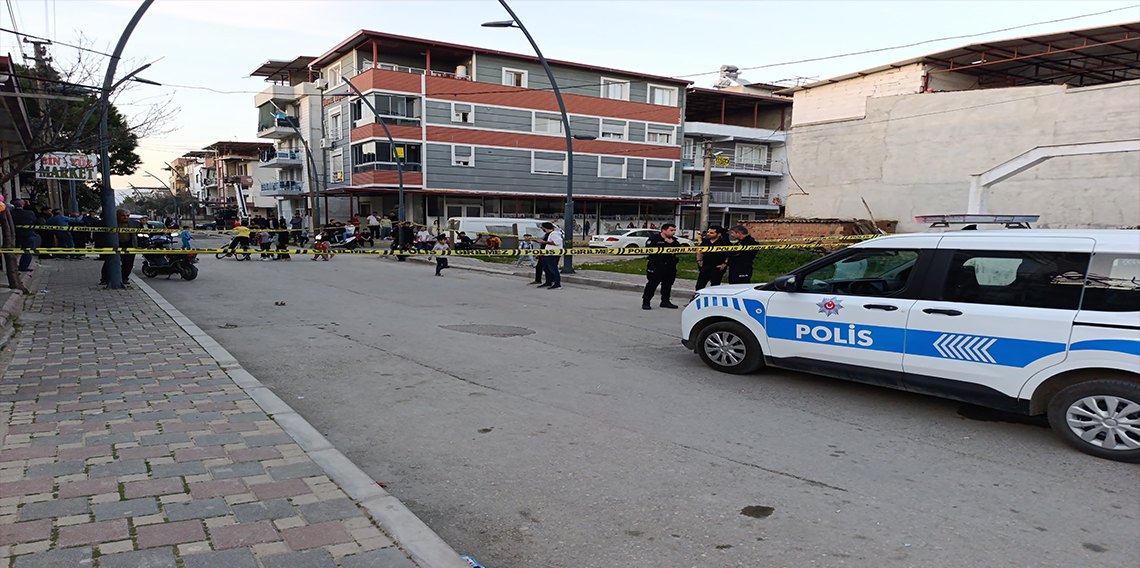 İzmir’de sokakta silahlı kavga