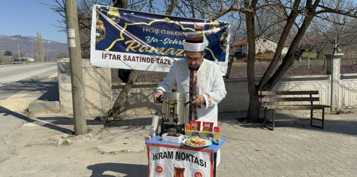 Tokat'ta iftara yetişme telaşı kazaya dönüşmesin diye 'ikram noktası' kuruldu