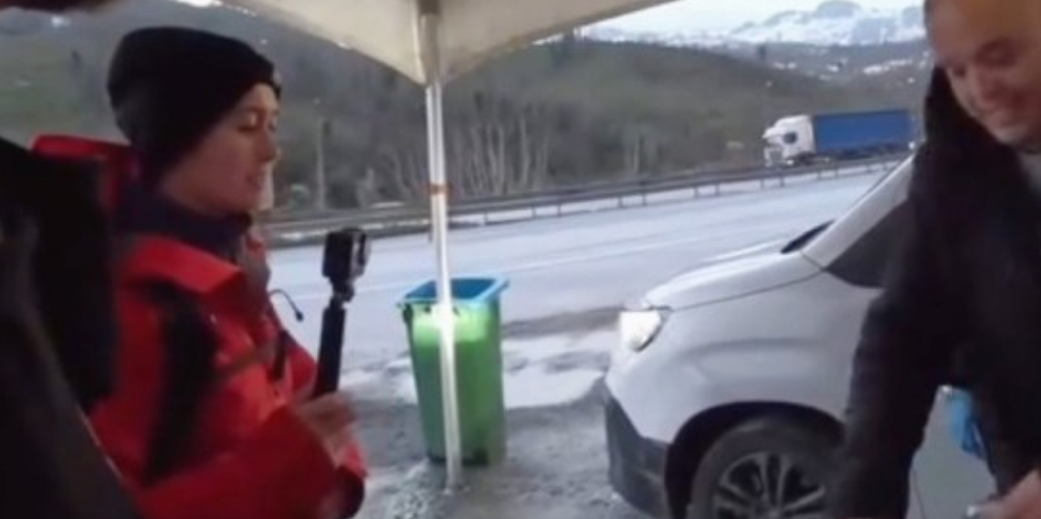 İngiltere’den Vietnam’a Yürüyen Gezginler Ordu’daki İftar Noktasında Ramazan Dayanışmasına Hayran Kaldı