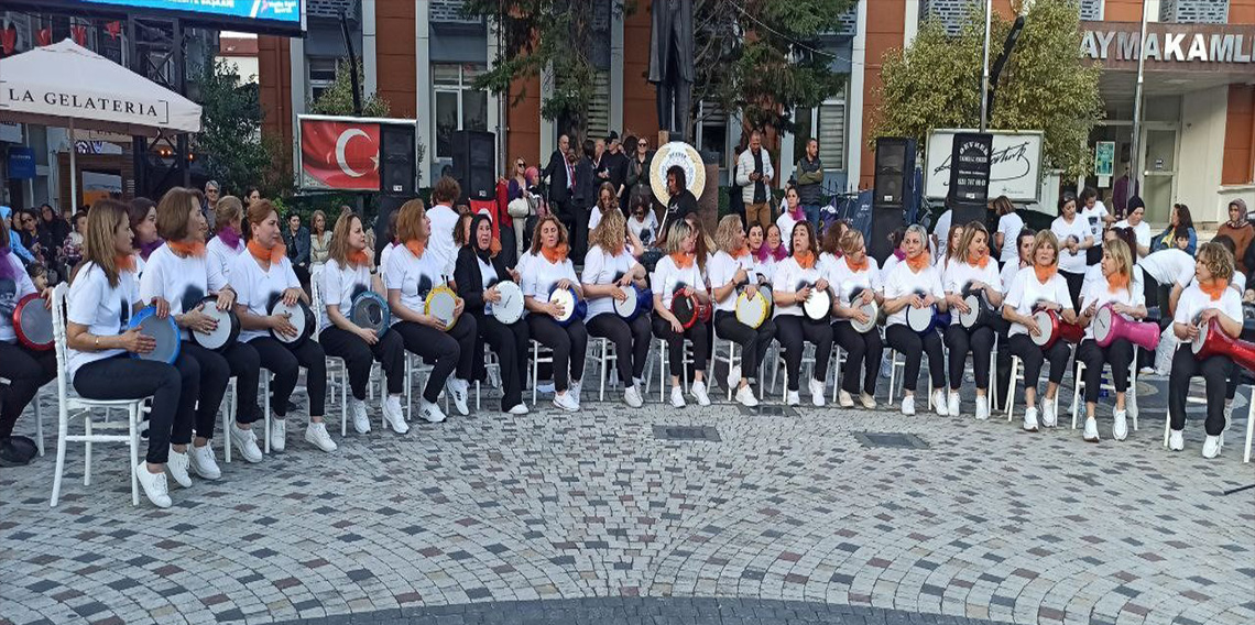 Devrek'te kadınların darbuka şovu