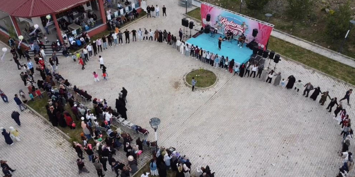Demirözü'nde ‘Kuşburnu Çiçeği Festivali' düzenlendi