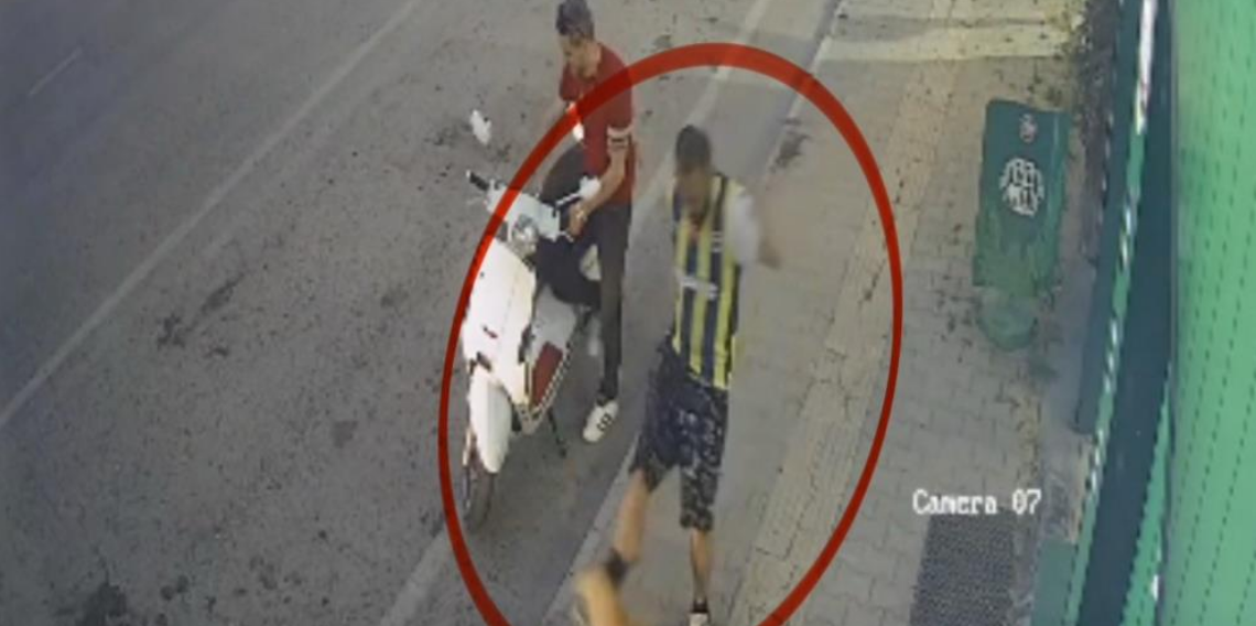 Kediye tekme atarken kameraya yansıyan şahıs yakalandı
