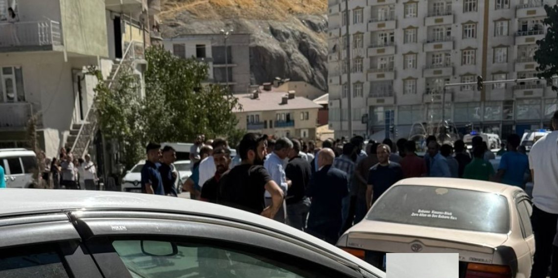 Hakkari’de freni patlayan çekici 6 araca çarparak durabildi