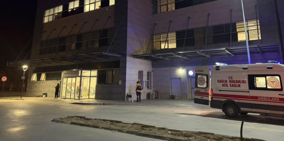 İzmir’de feci kaza: Otobüsten inen aileye panelvan çarptı, 