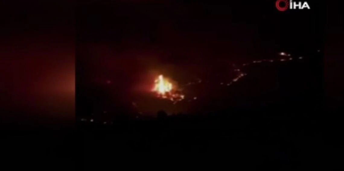 Alevlerin sardığı yüksek gerilim hattı bomba gibi patladı