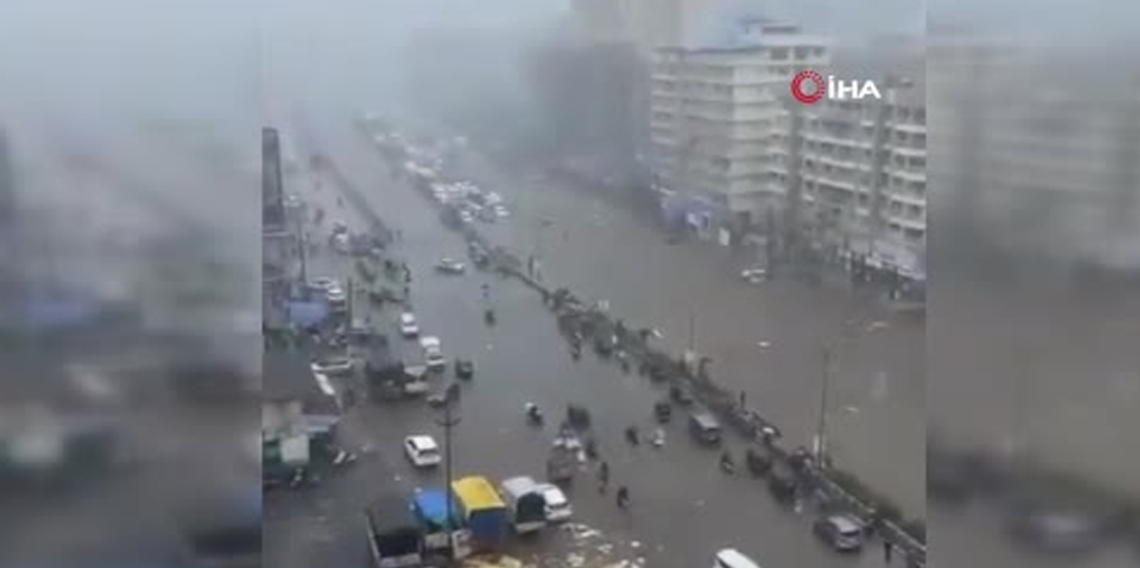 Hindistan'da muson yağışları hayatı felç etti