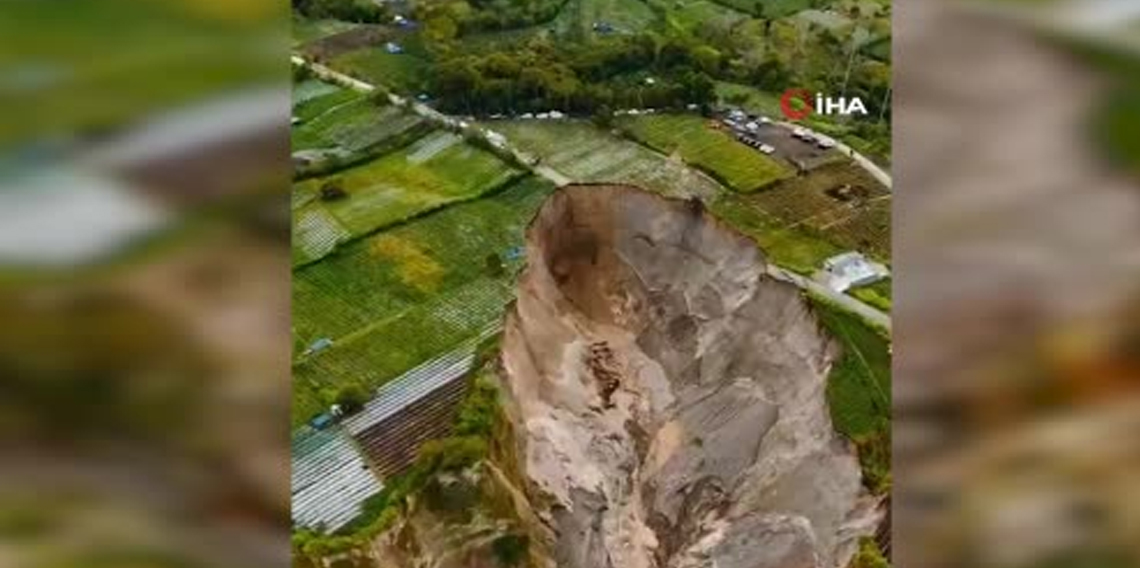 Endonezya'da devasa obruk tarım arazisini yuttu